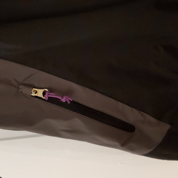 Woman's Snow Jacket - Picture 10 of 15